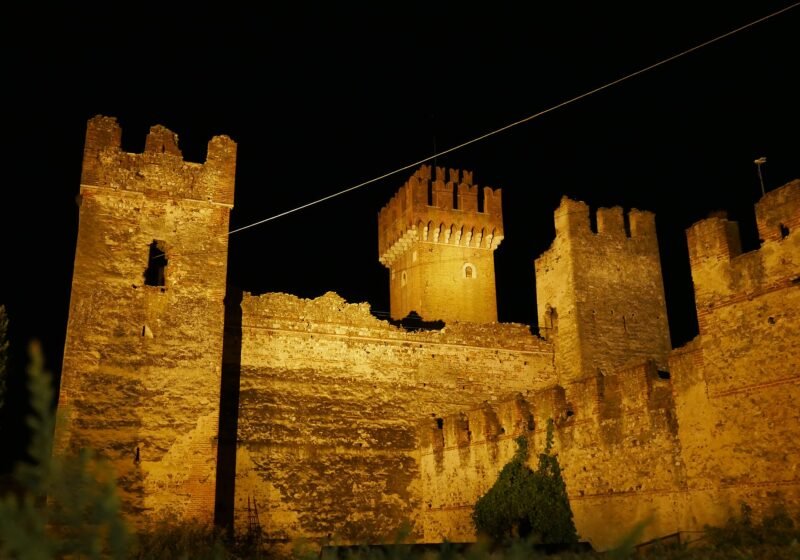 Walk the Scaliger walls and the three gates – Lazise