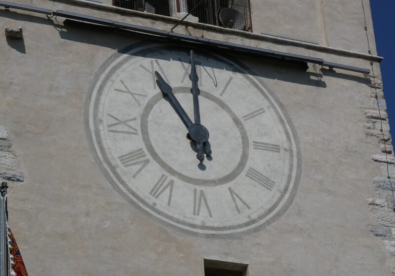 Climb the old town hill and see the tower – Castelnuovo del Garda