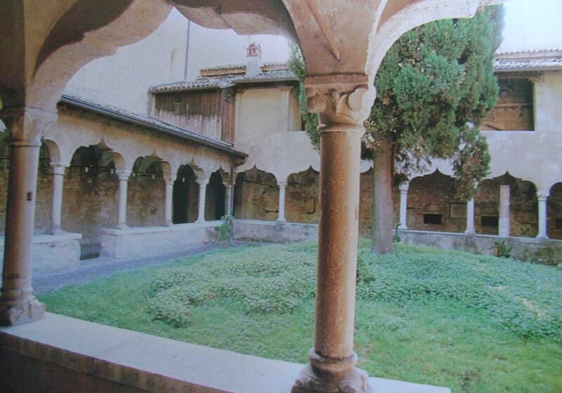 Visit the cloister of San Francesco – Gargnano