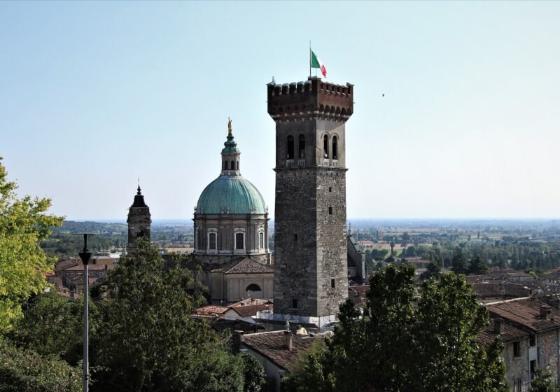Take the kids to Il Leone or the lake parks – Lonato del Garda