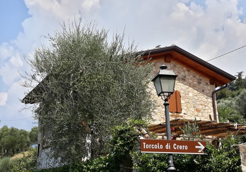 Find the prehistoric rock carvings above Crero – Torri del Benaco
