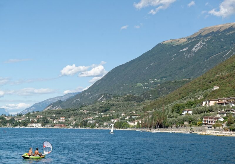 Paddle a SUP or kayak in the morning calm – Torbole sul Garda