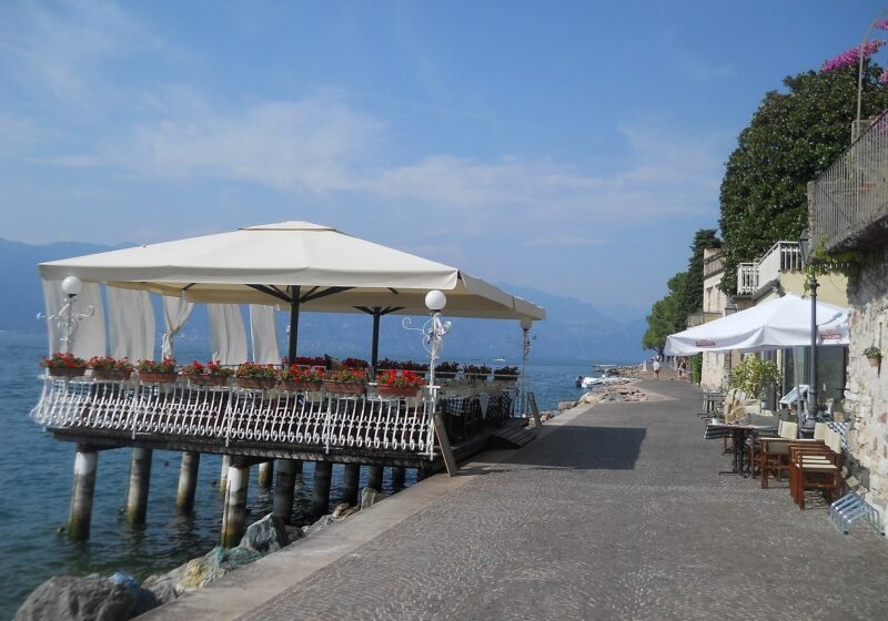 Browse the Monday market on the lakefront – Torri del Benaco