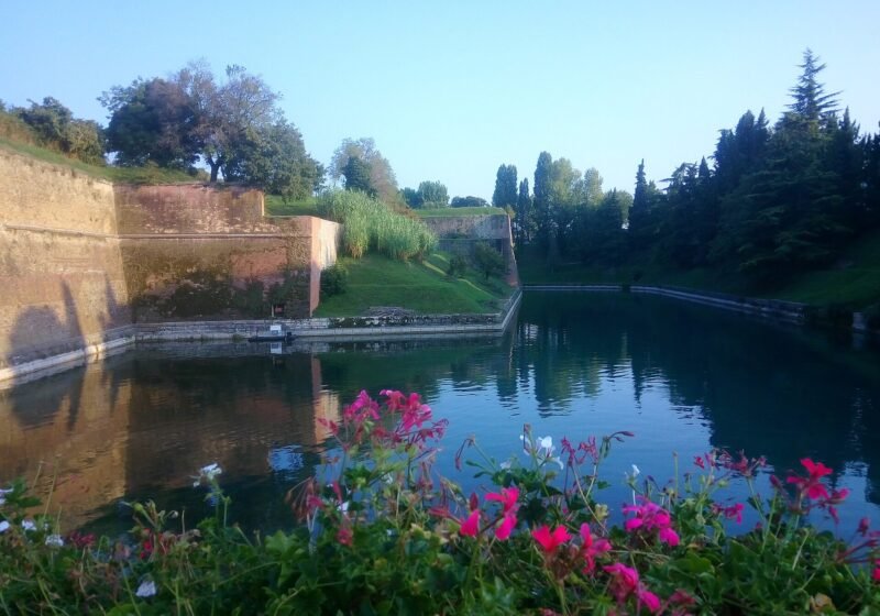 Walk the Venetian ramparts of the fortress – Peschiera del Garda