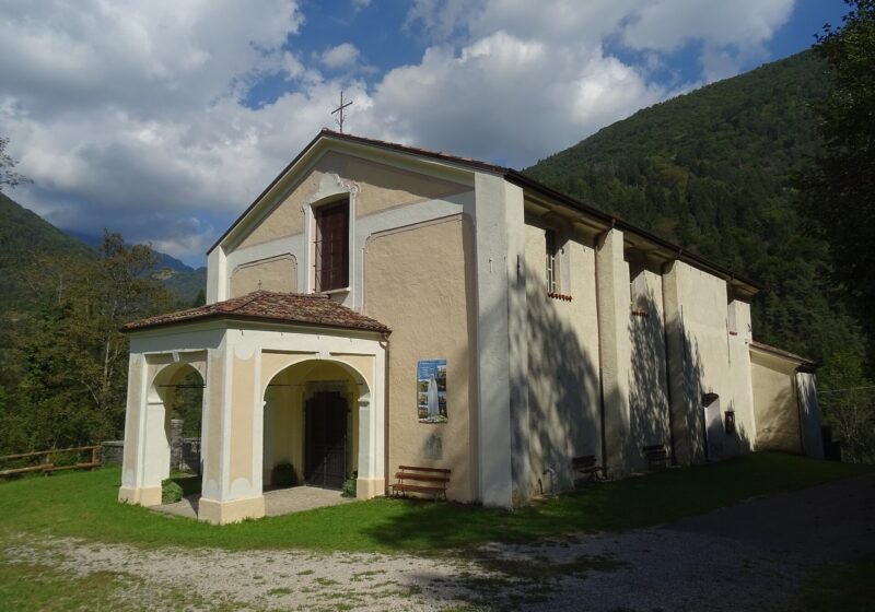 See the hamlet churches and wayside chapels – Valvestino